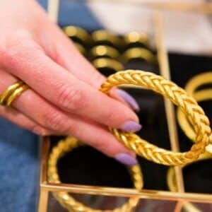 jonc bouddhiste traditionnel tresse dore