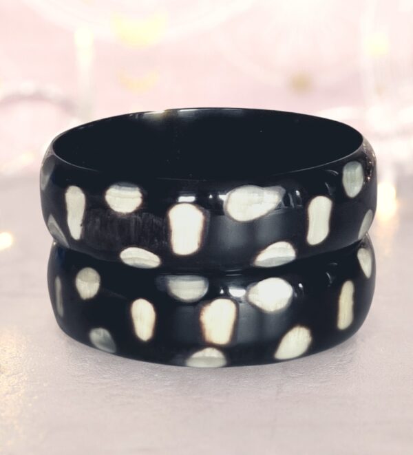 Bracelets corne gros pois 20 mm