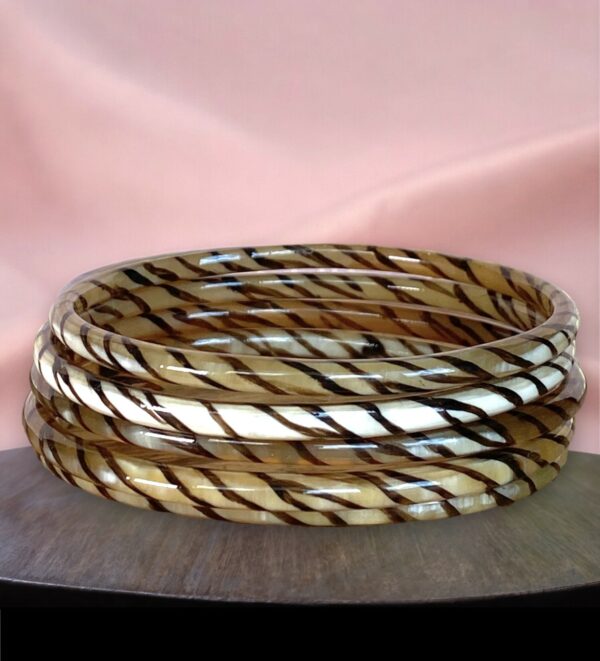 Bracelet corne zebre 4mm noir