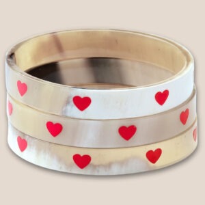 Bracelet corne 10mm coeurs rouge 35