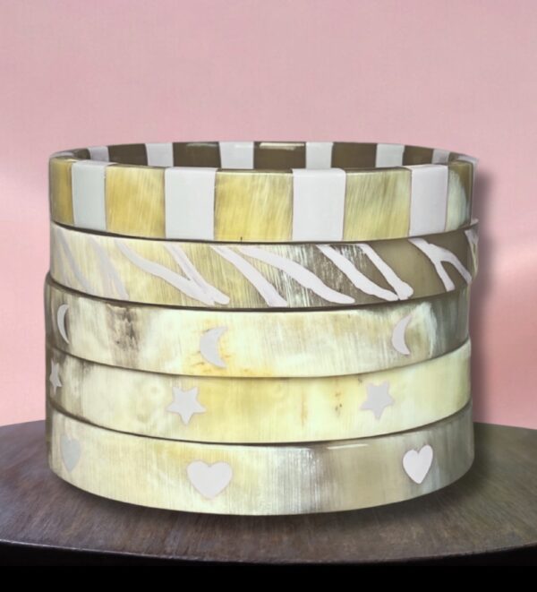 Bracelets corne motif ecru 36